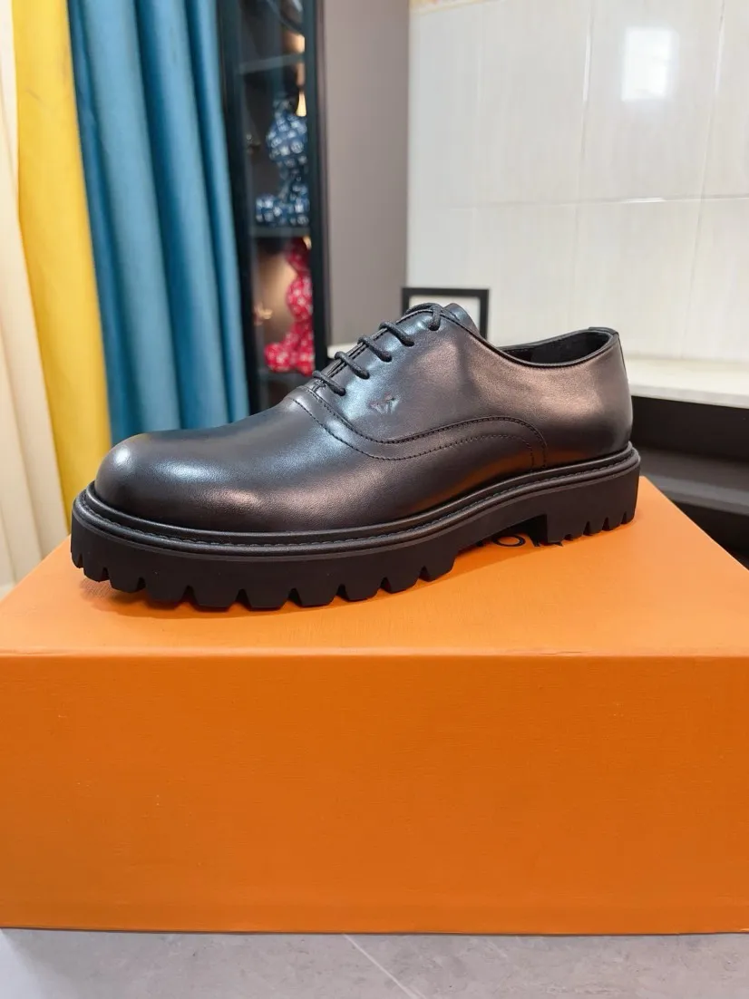 Men's shoes💰 660🌹🌹High version [LV] Louis Vuitton's popular casual leather shoes🎖Fashionable and elegant🎖🎖Material: Original imported open-edge beaded cowhide, washed cowhide leather lining, original open-molded rubber outsole, high-end and classy, ​​elegant quality, instantly transforming into a handsome man when you step on the foot❤❤Standard\nNumber of sizes: 39-44, 38, 45 customized